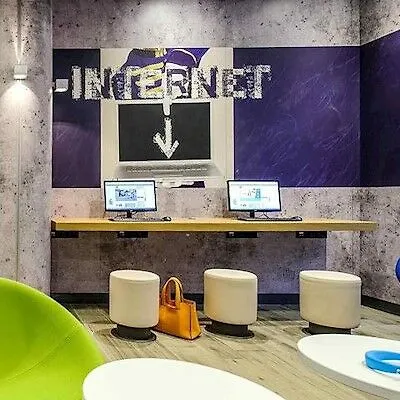 T H E 3* Ντάρμσταντ